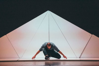 Sidi Larbi Cherkaoui feiert am tanzhaus nrw die deutsche Premiere von „Fractus V“ (c) Filip van Roe