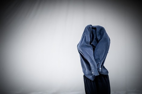 Isabelle Schad in „An Un-Folding Process / Kids“ Foto Andreas Endermann