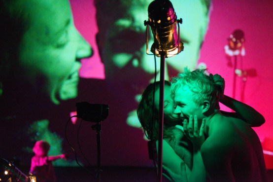 Shiny, shiny: Chris Haring und Liquid Loft zu Besuch im tanzhaus nrw im Rahmen von TEMPS D'IMAGES (Foto: Michael Loizenbauer)